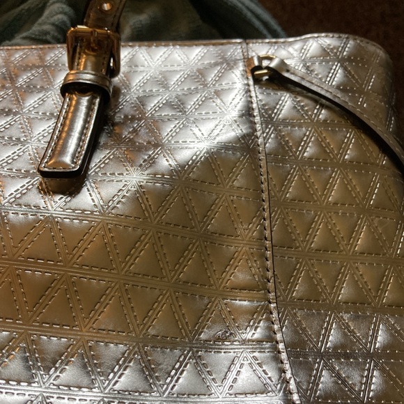 Michael Kors Metallic Voyager Leather Tote/Shoulder Purse - Picture 15 of 17